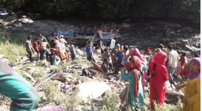 खाई में गिरी बस,राहत कार्य जारी-Breaking Jammu-