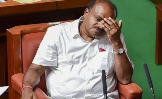 कर्नाटक सरकार ध्वस्त,राज्यपाल को सौंपा इस्तीफा