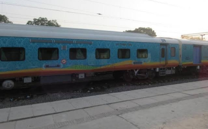 सीवान-गोरखपुर रेलखंड पर युवक की ट्रेन से कटकर मौत-