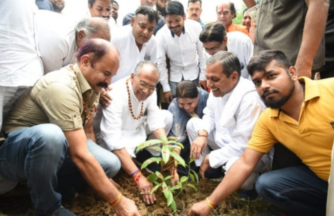 प्रभारी मंत्री ने बिलासा ताल में किया रूद्राक्ष पौधरोपण-बिलासपुर