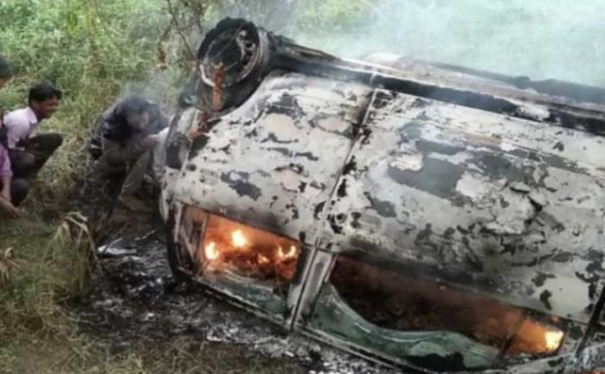 डिवाइडर से टकरा कर कार मे लगी आग,जिंदा जलकर चालक कि मौत-पटना