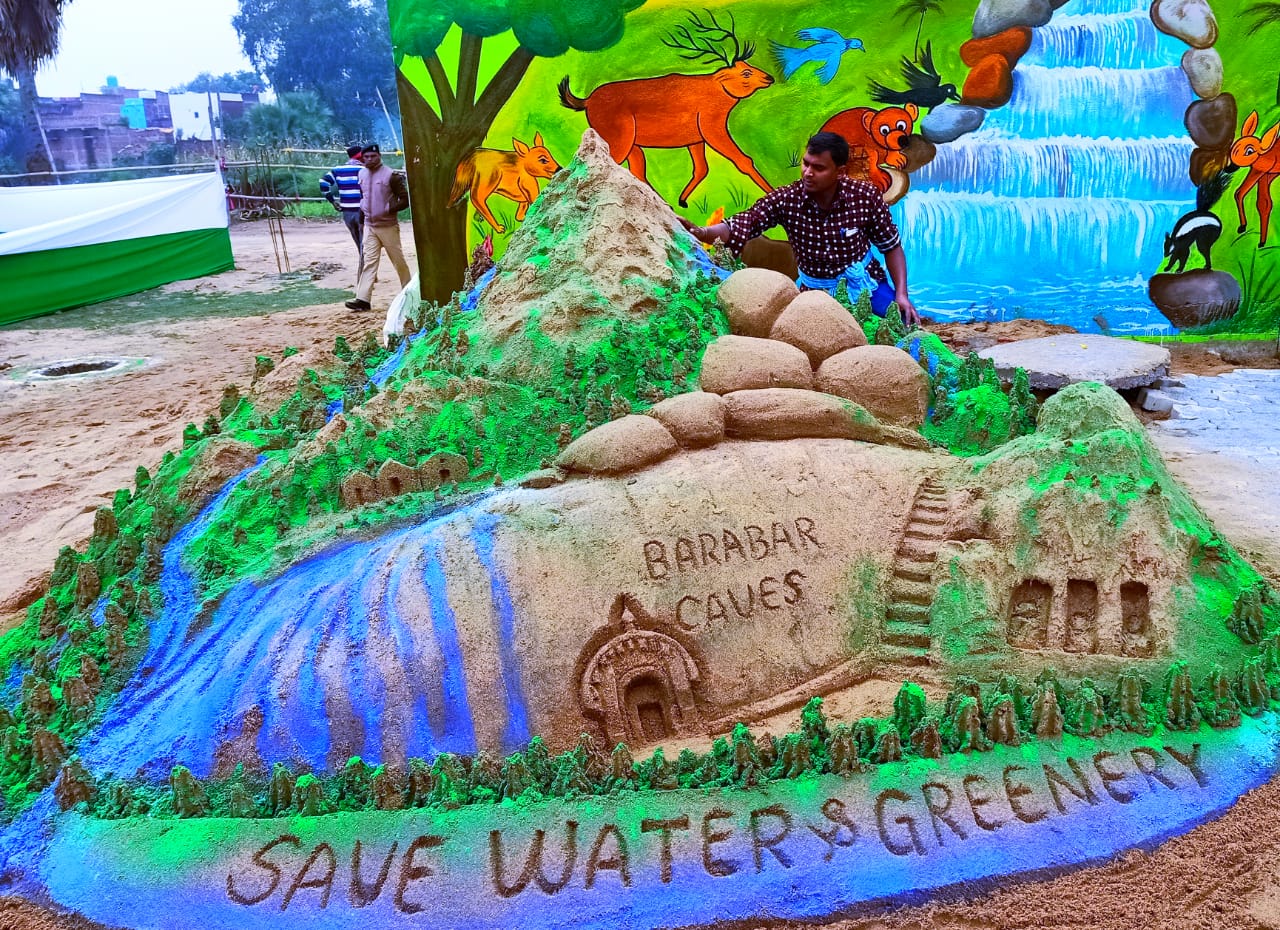 रेत कला से जल-जीवन-हरियाली का मधुरेन्द्र ने दिया संदेश,कला देख मुरीद हुए मुख्यमंत्री-जहानाबाद
