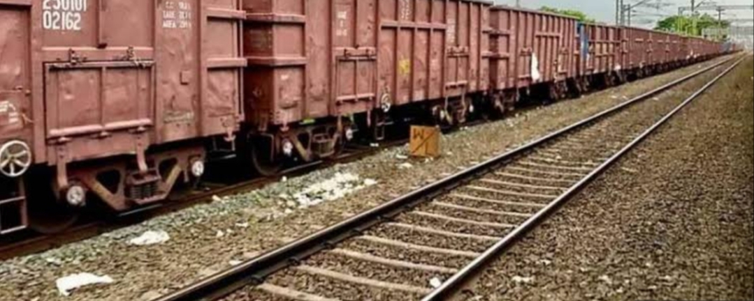 रेलवे ट्रैक पर सो रहे 17 प्रवासी मजदूरों की ट्रेन से कटकर दर्दनाक मौत,कई गंभीर-औरंगाबाद