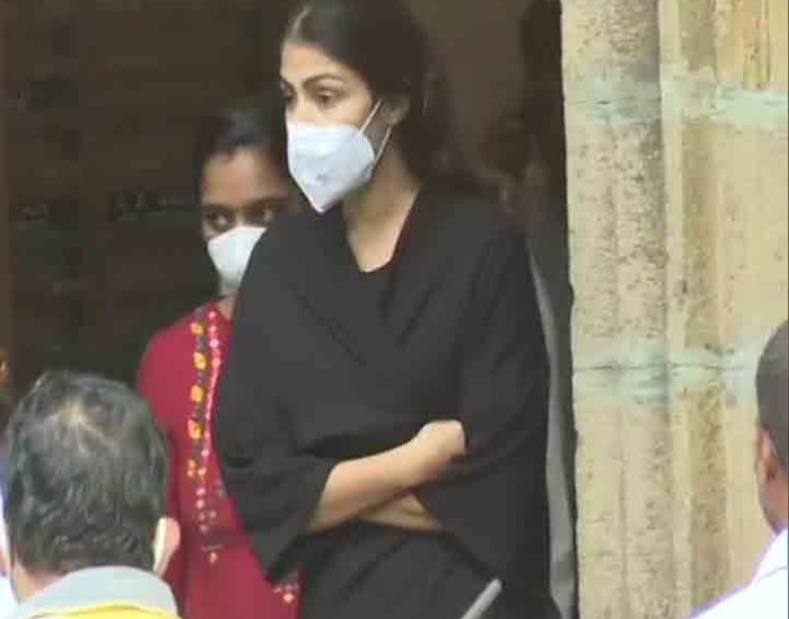 रिया चक्रवर्ती को मिली 14 दिन की न्यायिक हिरासत-मुबंई