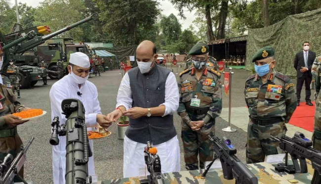 विजयादशमी पर रक्षामंत्री राजनाथ सिंह ने की शस्त्र पूजा-दार्जिलिंग