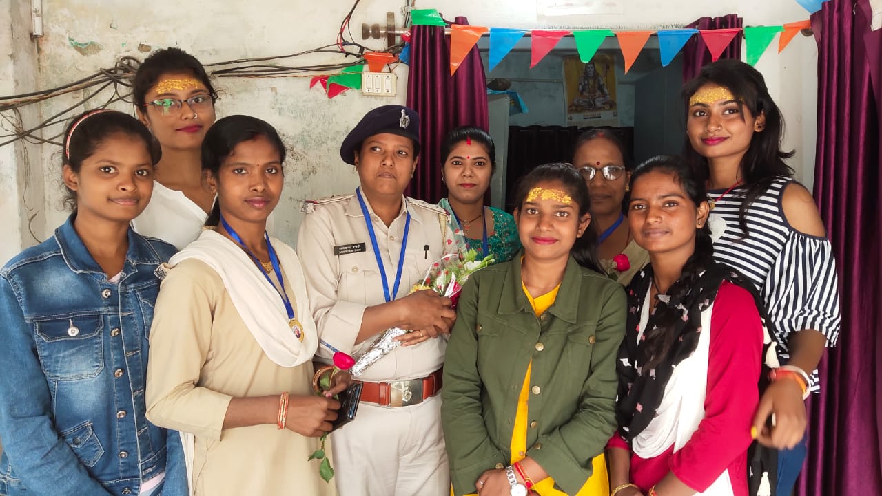 बिहार छात्र संघ महिला मोर्चा की तरफ से होनहार महिलाओं को किया गया सम्मानित-मुजफ्फरपुर