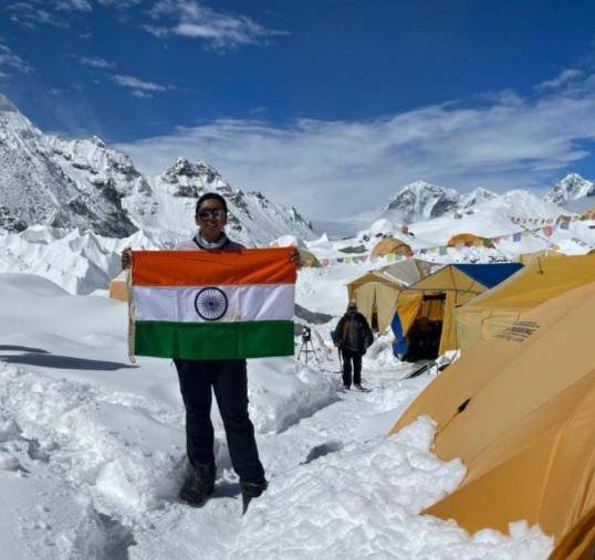 बस्तर पर्वतारोही नैना धाकड़ ने एवरेस्ट फतह कर फहराया तिरंगा-रायपुर