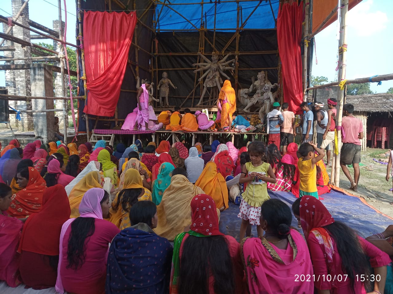 शारदीय नवरात्र का प्रथम दिन,भक्तिमय माहौल मे हो रही मां दुर्गा की आराधना-सोनपुर