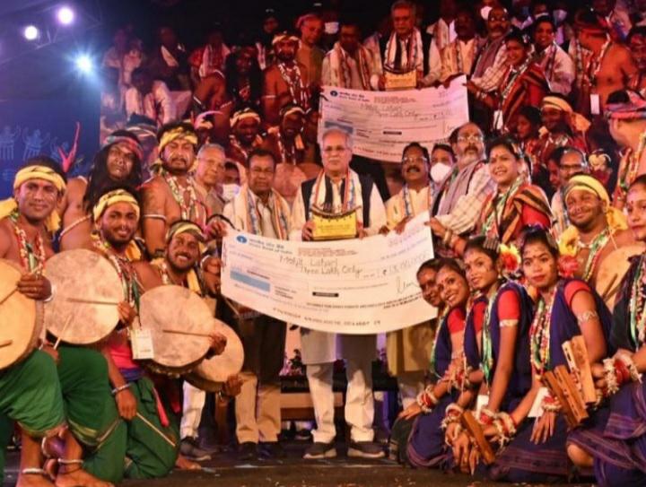 पुरस्कार वितरण के साथ हुआ आदिवासी नृत्य महोत्सव का समापन
